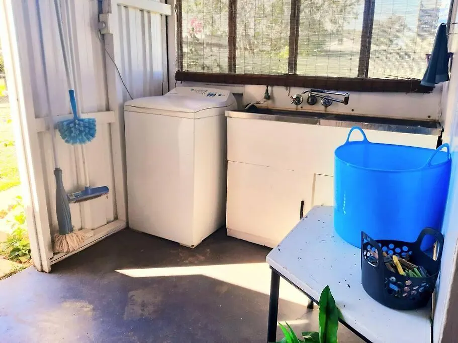 Oakwood House - Entire House Rental - 4 Bedrooms With Netflix And Wifi Tambo