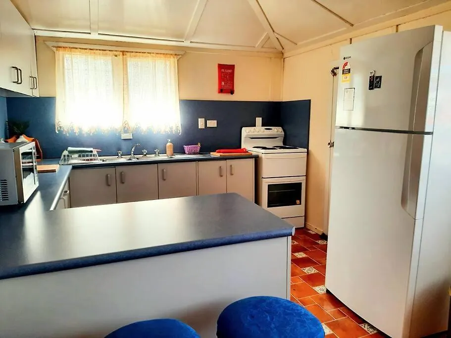 Oakwood House - Entire House Rental - 4 Bedrooms With Netflix And Wifi Tambo Feriehus